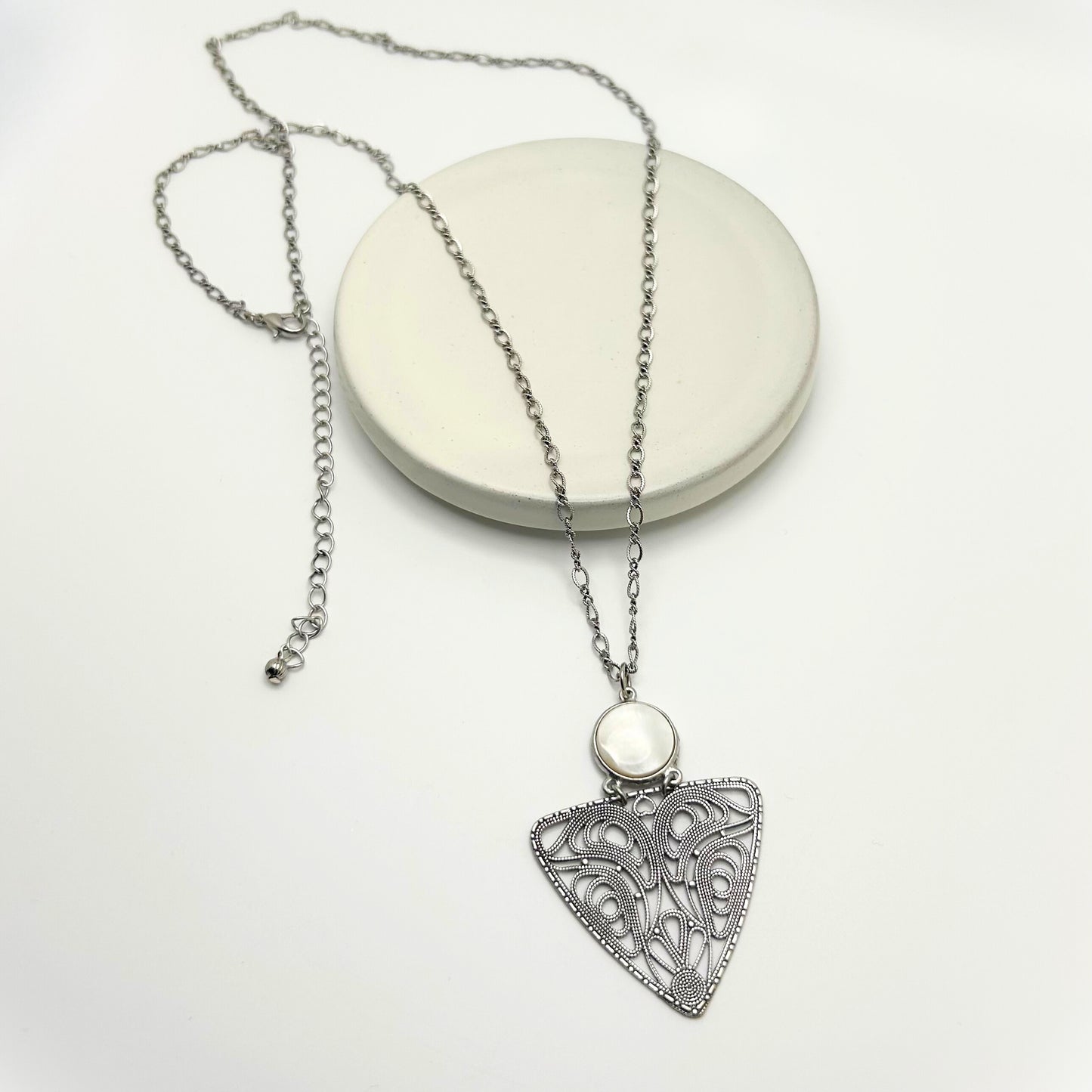 Perle Blanche Necklace